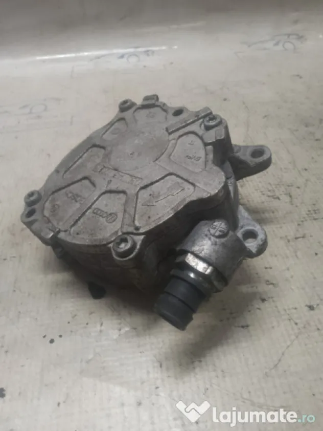 Pompa vacuum Audi A4 B8 2.0 2011