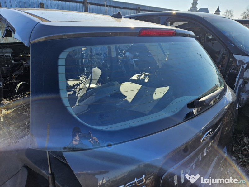 Luneta Kia Ceed Hatchback 2010