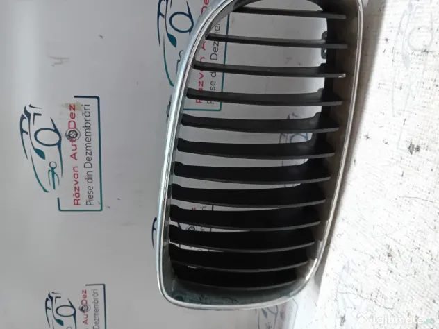 Grila centrala dreapta BMW Seria 1 118 2008