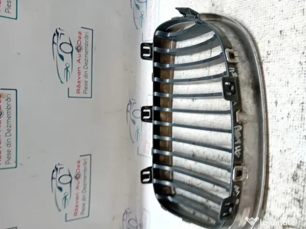 Grila centrala dreapta BMW Seria 1 118 2008