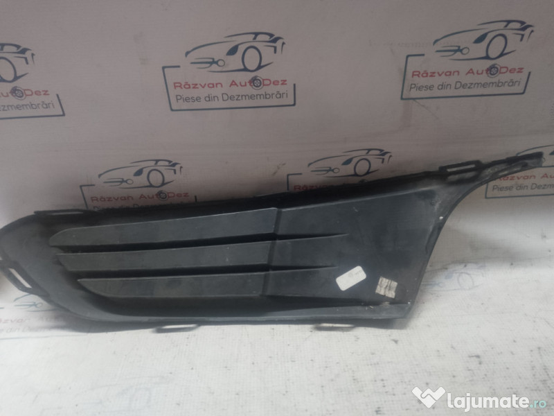 Grila proiector dreapta Volkswagen Jetta 2012