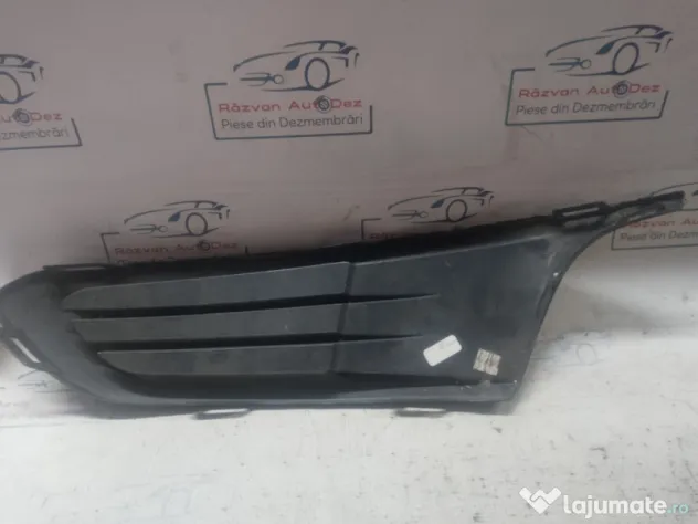 Grila proiector dreapta Volkswagen Jetta 2012
