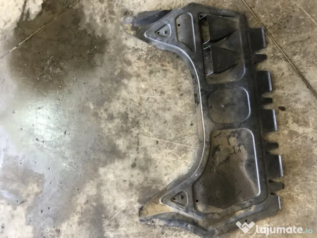 Scut motor plastic Volkswagen Touran 2012