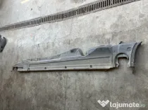 Scut lateral stanga Volkswagen Touareg 2011