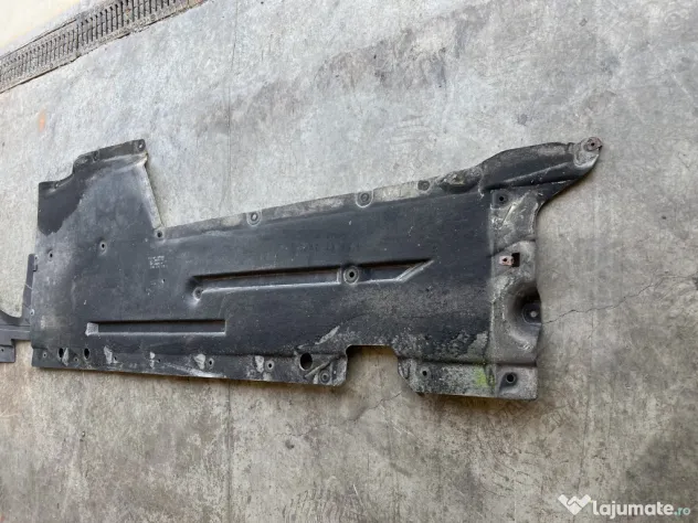 Scut lateral stanga BMW Seria 1 F20 2014