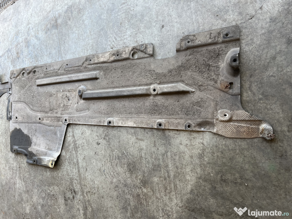 Scut lateral stanga BMW Seria 1 F20 2014