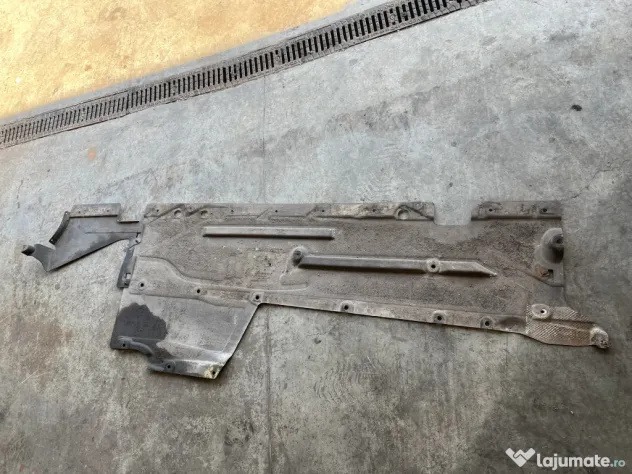 Scut lateral stanga BMW Seria 1 F20 2014