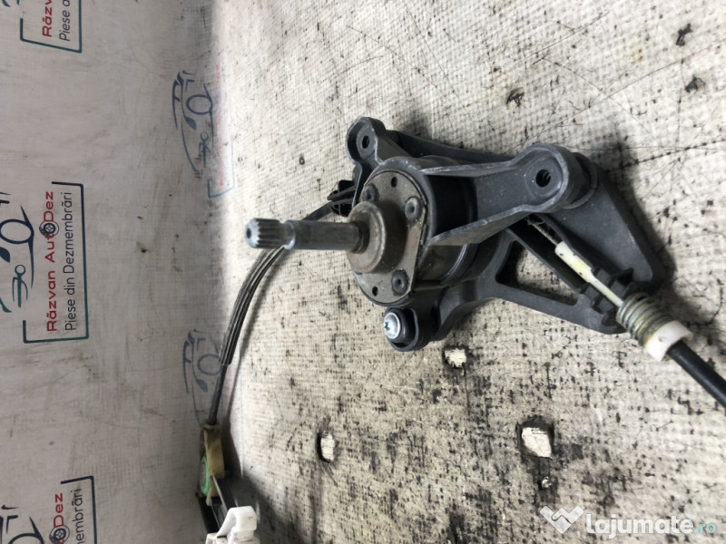 Macara geam stanga spate Skoda Octavia 3 Break 2013