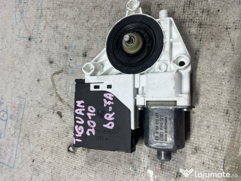 Motoras macara dreapta spate Volkswagen Tiguan 2010