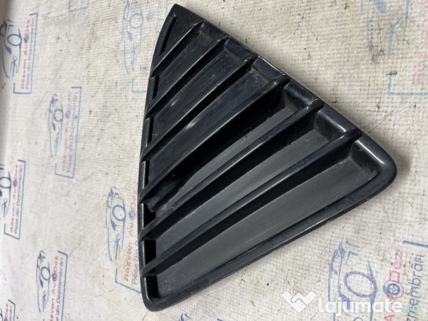 Grila proiector dreapta Ford Focus 3 2014