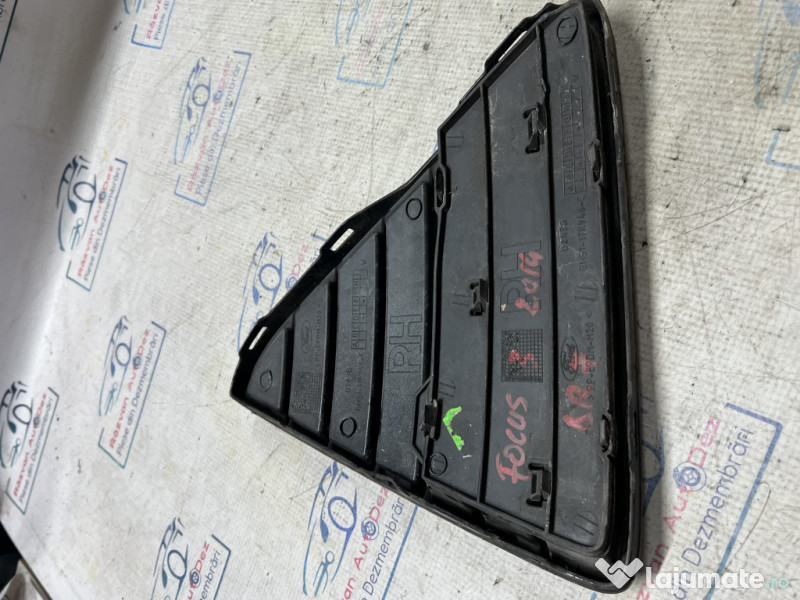Grila proiector dreapta Ford Focus 3 2014
