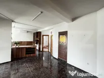 Casa de vanzare in Lazuri, ideala si pentru investitii