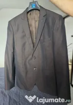 Costum barbati maro cu reflexii albastre