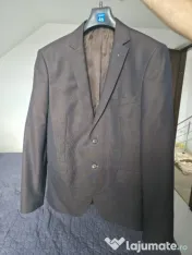 Costum barbati maro cu reflexii albastre 