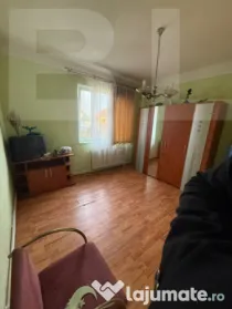 Casa de vanzare, cu 3 camere, doua bucatarii+teren in Simeri