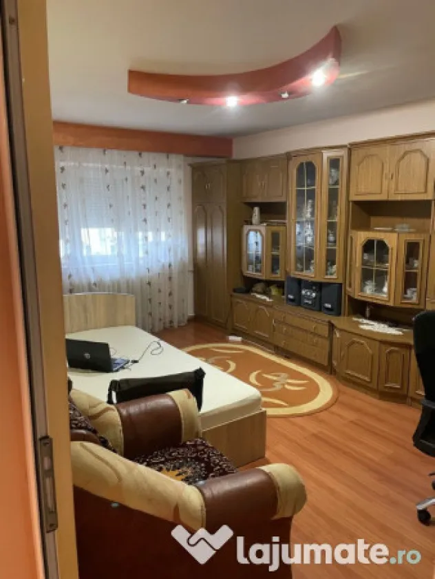 Închiriez apartament 2 camere, decomandat – zona Cornitoiu