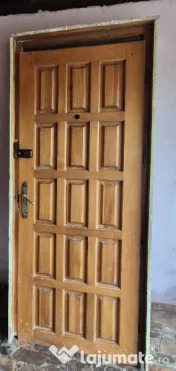 Usa intrare lemn masiv cu toc si vizor 