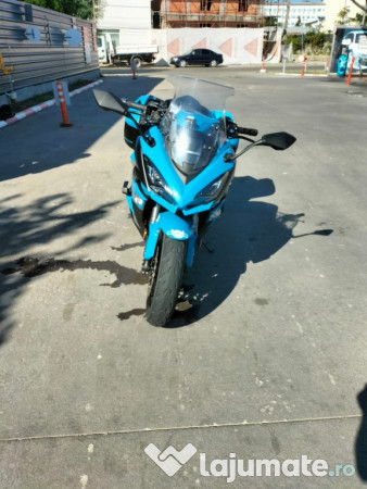 Motocicleta Kawasaki Z1000SX 2019