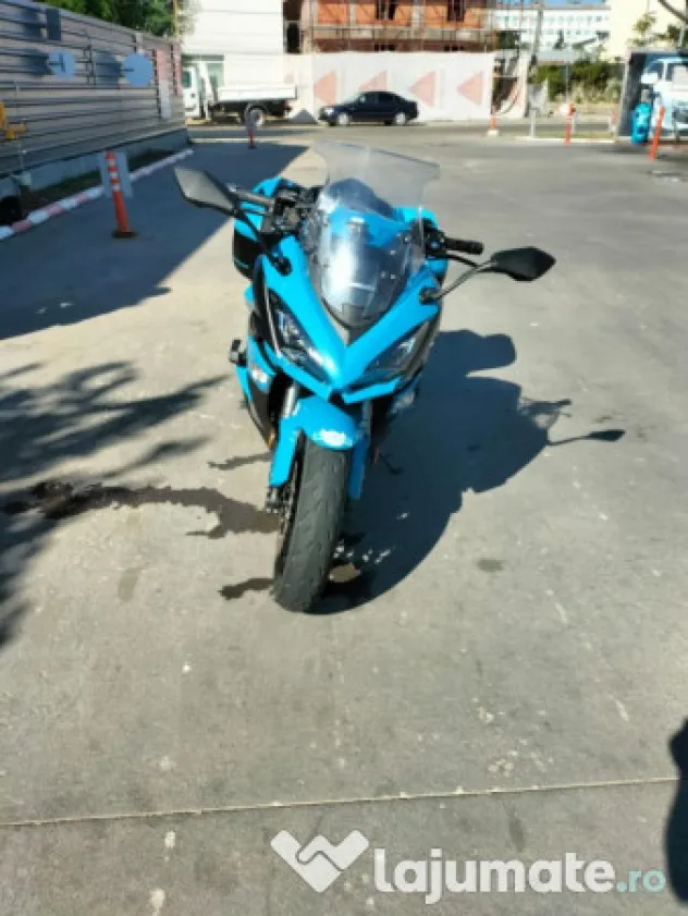 Motocicleta Kawasaki Z1000SX 2019