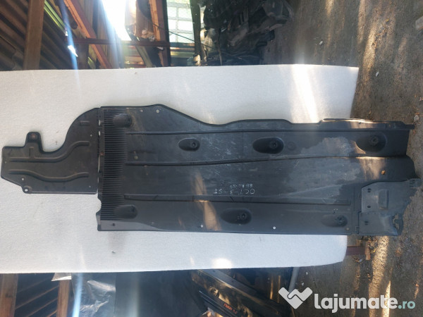 Scut lateral stanga Skoda Octavia 3 Berlina 2016