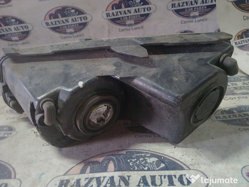 Proiector dreapta Volkswagen Polo 2012