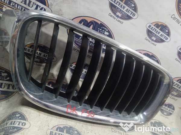 Grila centrala dreapta BMW F30 2015