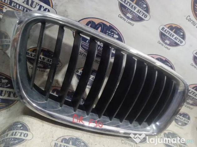 Grila centrala dreapta BMW F30 2015