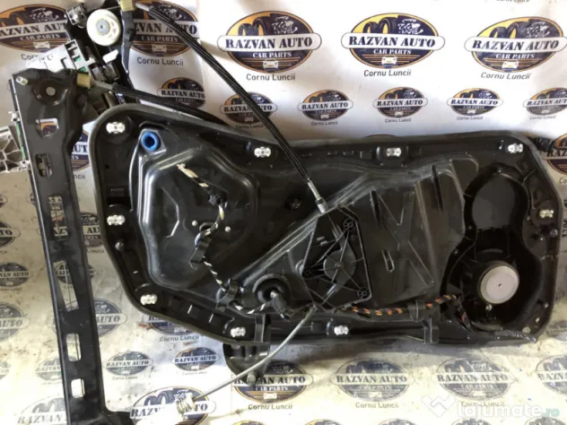 Macara geam dreapta fata Volkswagen Passat CC 2012