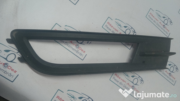 Grila proiector stanga Volkswagen Passat B8 2016