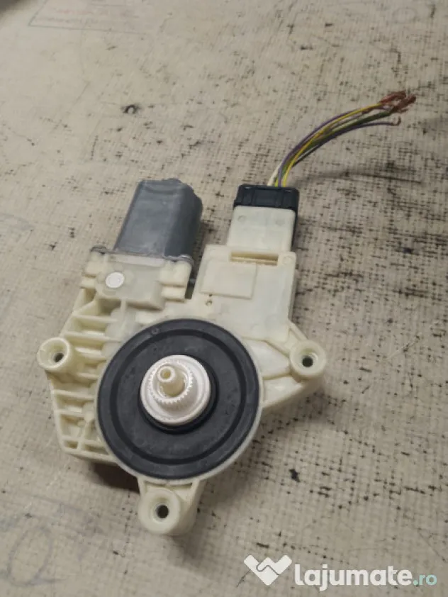 Motoras macara stanga fata Citroen Picasso 2015