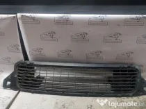 Grila bara fata Dacia Duster 2013