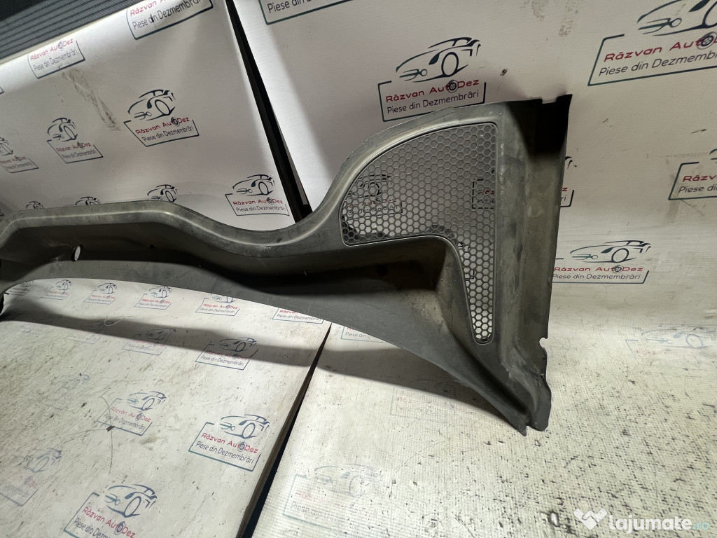 Grila stergatoare Audi A1 2012