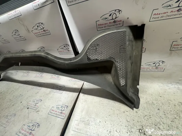 Grila stergatoare Audi A1 2012