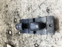 Butoane geamuri electrice Nissan Juke 2011