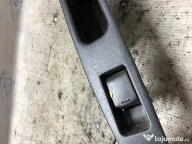 Buton geam stanga spate Nissan Qashqai 1.6 Motorina 2012