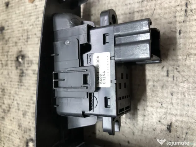 Buton geam stanga spate Nissan Qashqai 1.6 Motorina 2012