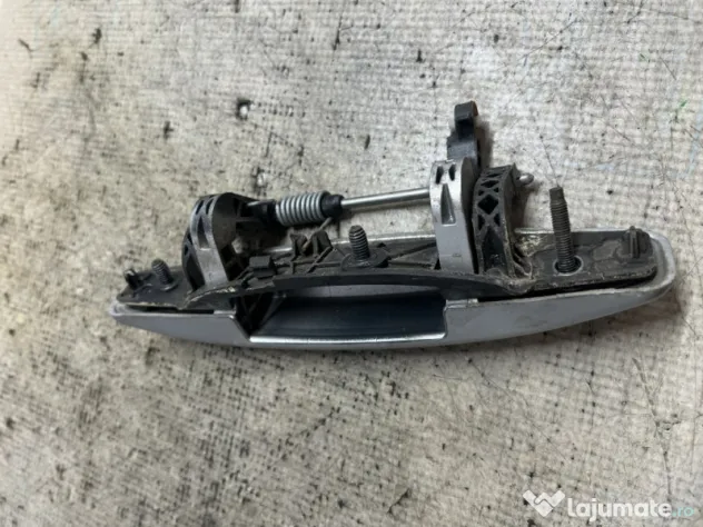 Maner exterior dreapta fata Dacia Duster 2013