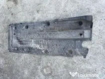 Scut lateral stanga Volkswagen Golf 5 Plus 2.0 Motorina 2009