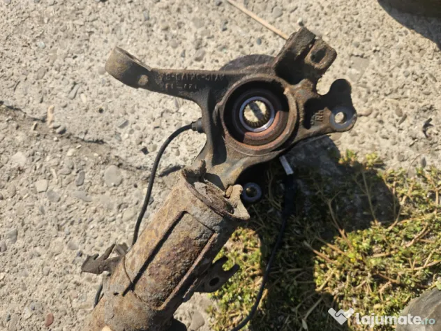 Fuzeta cu amortizor dreapta fata Ford B-MAX 2015