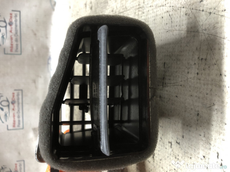 Grila ventilatie stanga Suzuki SX4 1.6 Benzina 2015