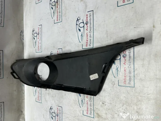 Grila proiector dreapta Volkswagen Jetta 2012