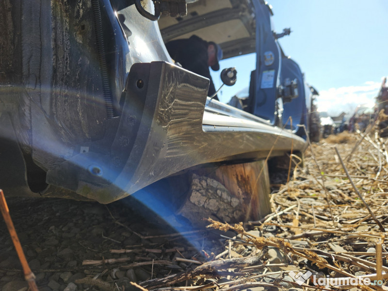 Prag stanga plastic Audi A4 B7 Break 2007