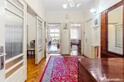 Vilă tip bloc 12 camere, 2 garaje 2 boxe zona Tomis 1 Flăm