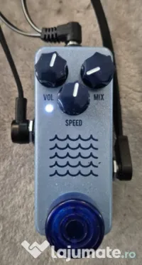 Pedala de tremolo și booster efect de chitara JHS TIDEWATER 