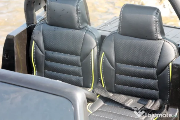 Masinuta electrica pentru 2 copii Toyota Hilux 4WD #Black