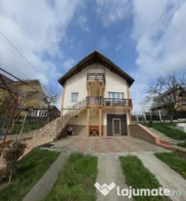 Casă de vânzare, cu 5 camere, 117 mp, zona Valea Rusului