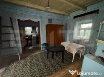 Casa de vanzare, cu 10 ari de gradina.