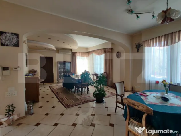 Casa deosebita 260 mp, teren 400 mp, zona Andrei Muresanu En