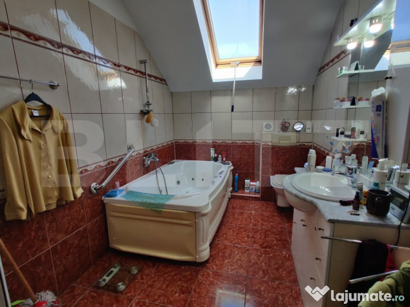 Casa deosebita 260 mp, teren 400 mp, zona Andrei Muresanu En