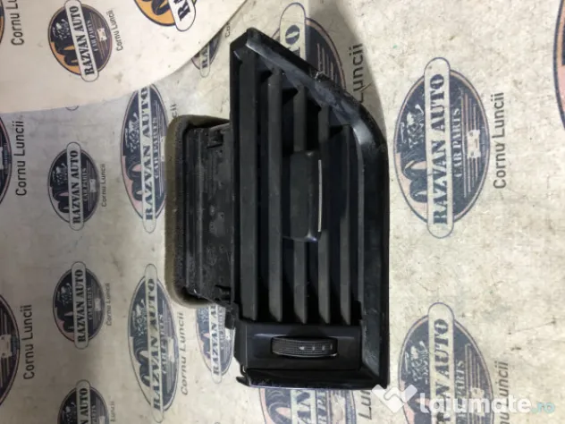 Grila ventilatie stanga Skoda Octavia 3 2014